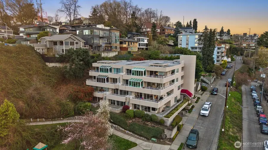 1231 5th Avenue N #302, Seattle, WA 98109 - #2