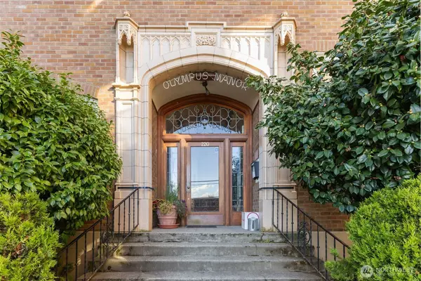 220 W Olympic Place #104, Seattle, WA 98119