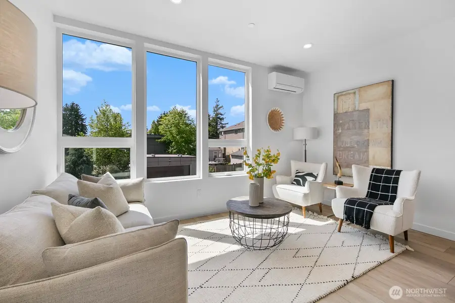 8831 Wallingford Avenue N, Seattle, WA 98103 - Image #2