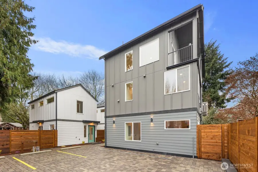 806 S Rose Street, Seattle, WA 98108 - Image #2