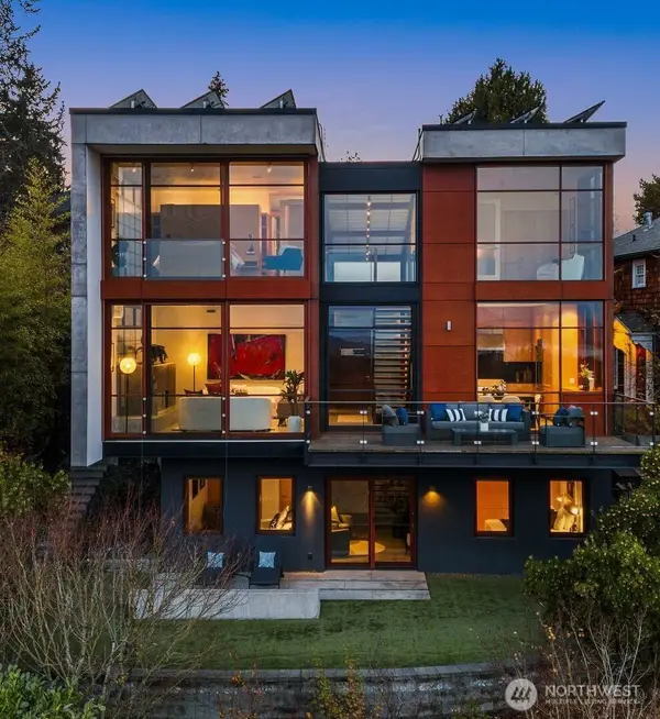 1527 E Howe Street, Seattle, WA 98112