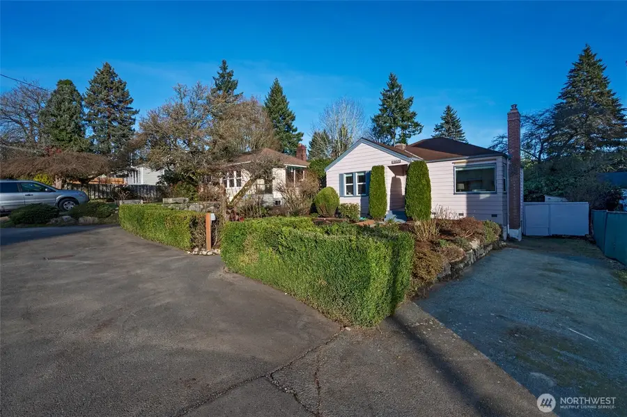 10332 Ashworth Avenue N, Seattle, WA 98133 - Image #2