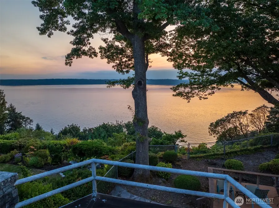 10445 Marine View Drive Sw, Seattle, WA 98146 - Image #2