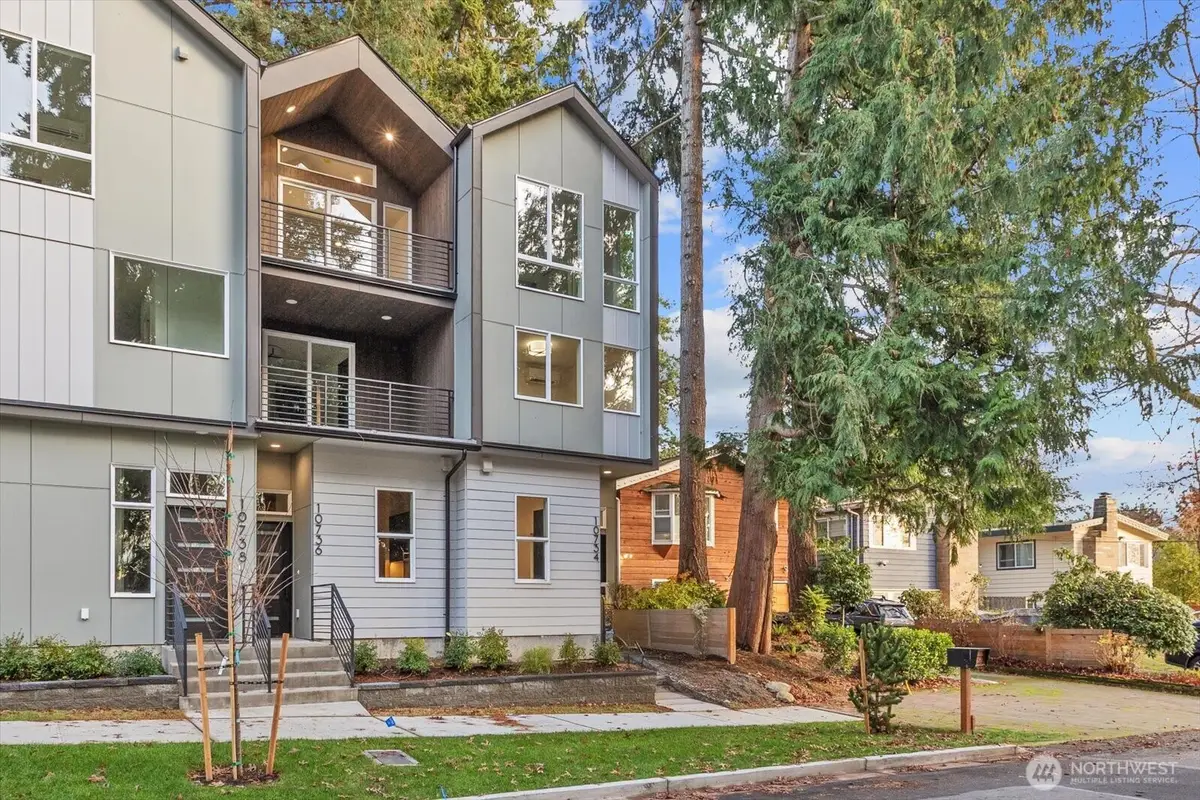 10736 Interlake Avenue N, Seattle, WA 98133 - Image #1
