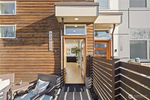 9242 17th Avenue Sw, Seattle, WA 98106