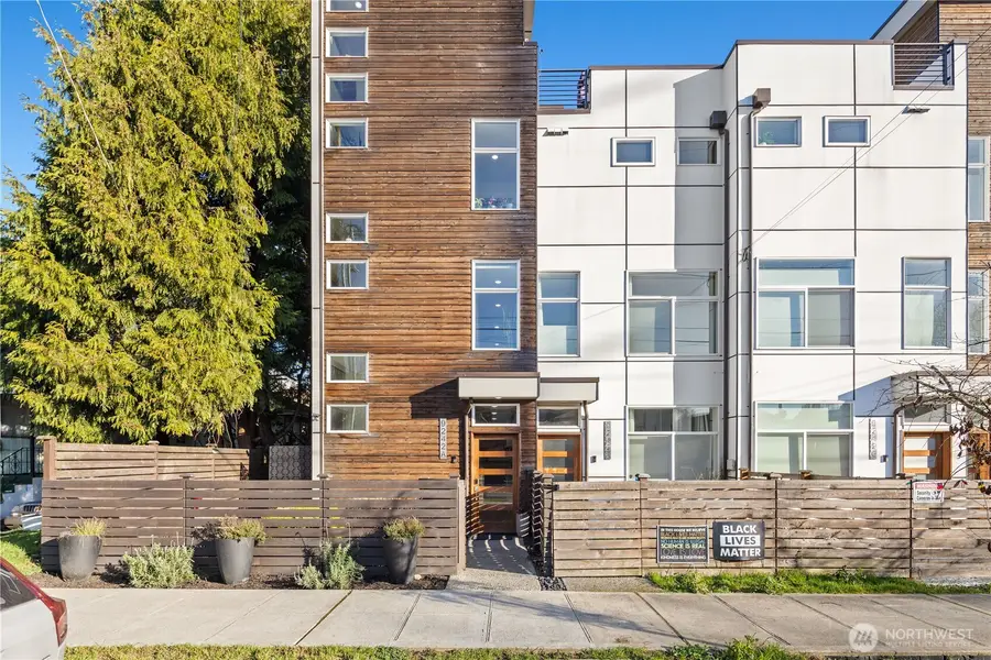 9242 17th Avenue Sw, Seattle, WA 98106 - Image #2