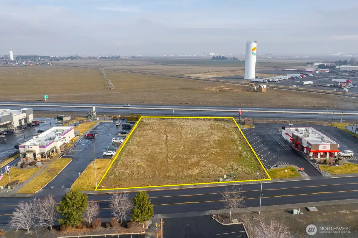 2421 S Maiers Rd, Moses Lake, WA 98837 - #1