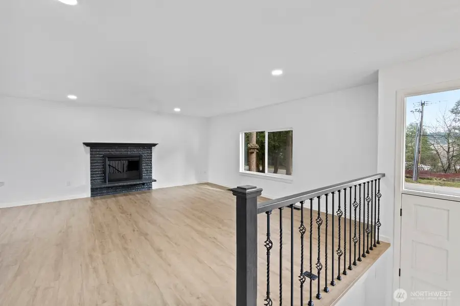 7545 Old Military Rd Ne, Bremerton, WA 98311 - Image #2