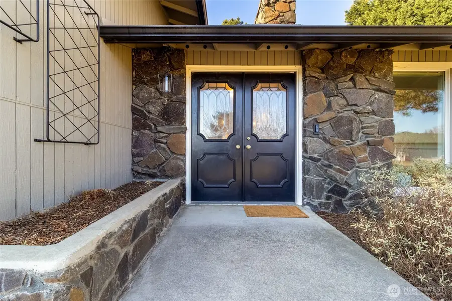 377 SE Highland Park Drive, College Place, WA 99324 - Image #2