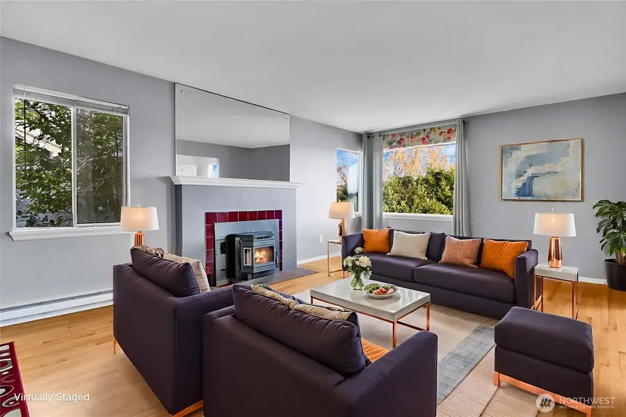 10742 Lakeside Avenue Ne, Seattle, WA 98125 - Image #2