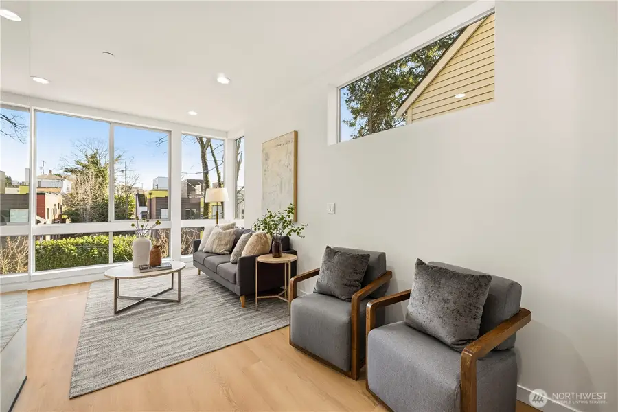 3819 Fremont Avenue N, Seattle, WA 98103 - Image #2