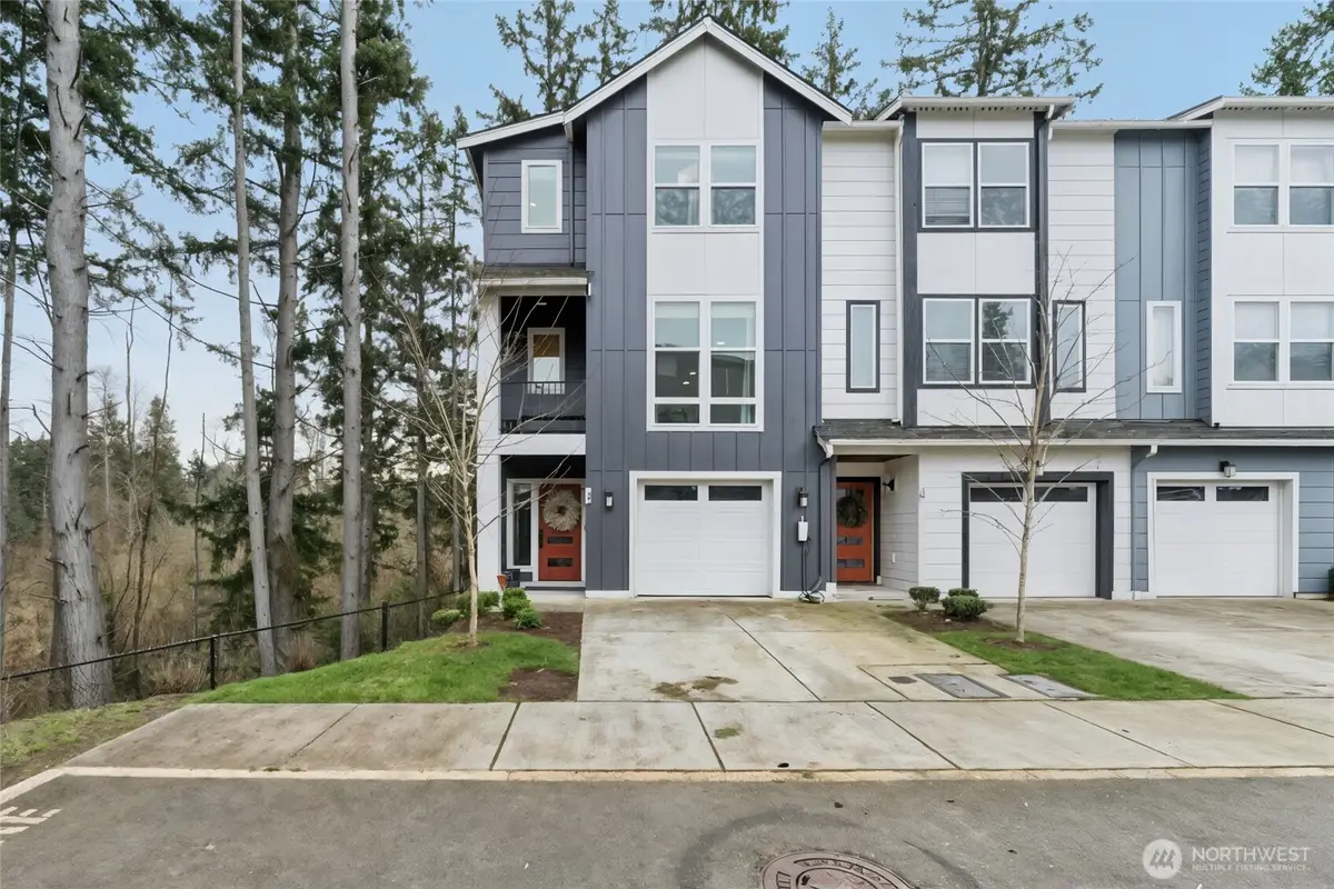 13717 Admiralty Way #J1, Lynnwood, WA 98087 - Image #1