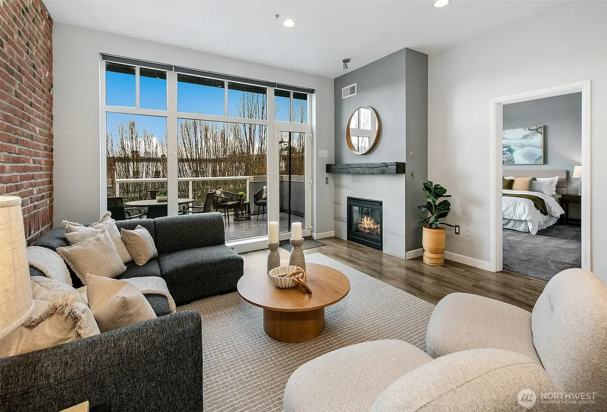 17 W Mercer Street #302, Seattle, WA 98119 - Image #1