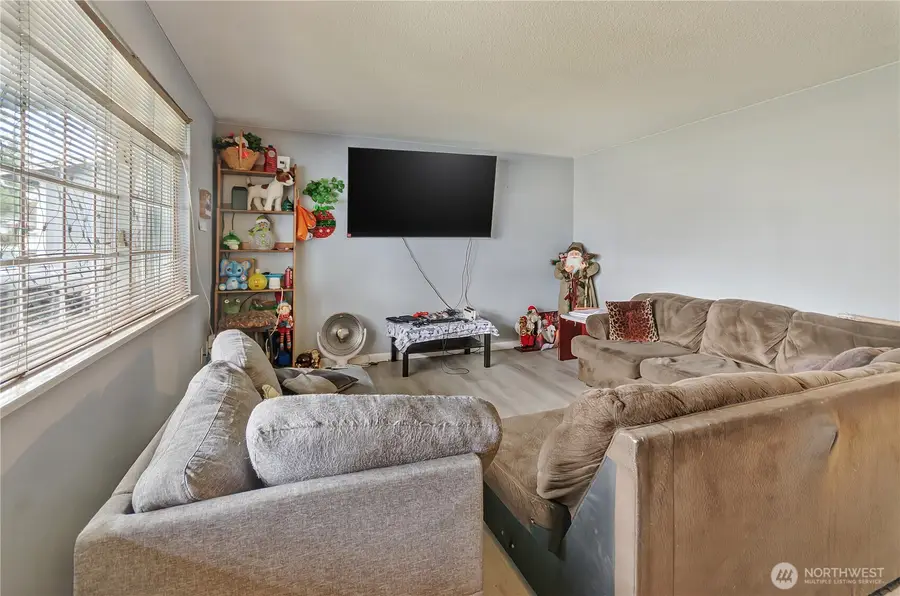 1055 S 317th Street, Federal Way, WA 98003 - Image #3