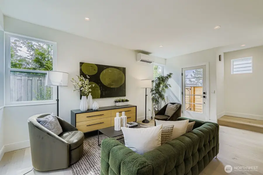 8812 41st Avenue Sw, Seattle, WA 98136 - Image #2