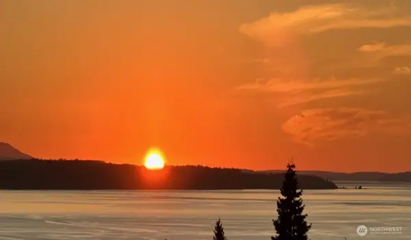 1133 Emerald Hills Dr., Edmonds, WA 98020