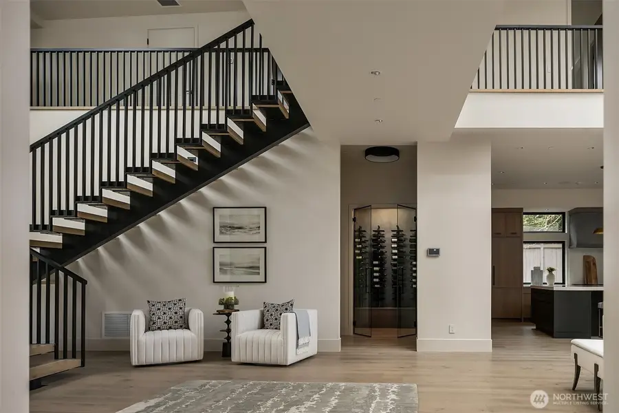 8024 NE 8th St, Medina, WA 98039 - #3