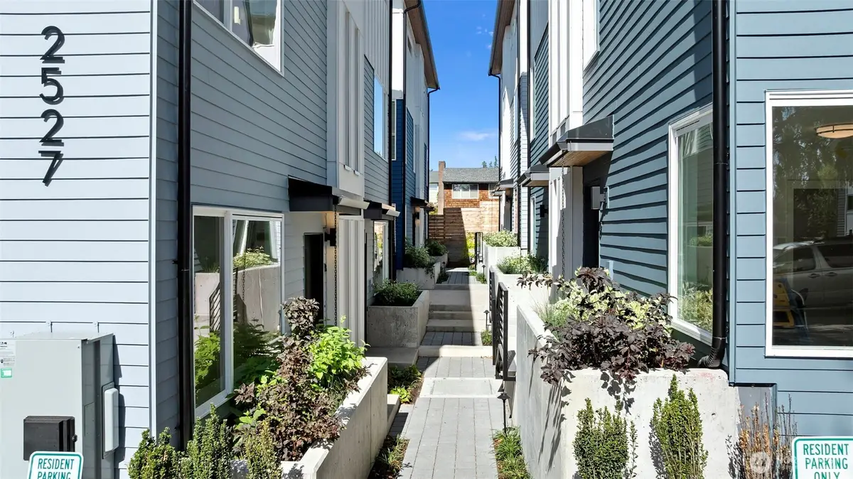 2527 29th Avenue S #D, Seattle, WA 98144 - #1