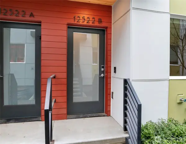 12522 15th Avenue Ne #B, Seattle, WA 98125