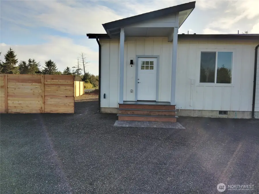 697 Sunset Avenue Ne, Ocean Shores, WA 98569 - #3