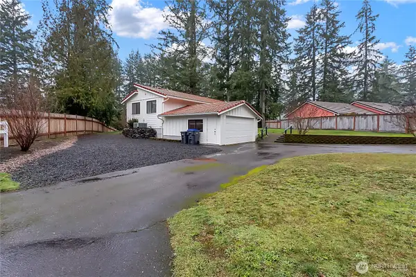 160 E Lakeland Way, Allyn, WA 98524