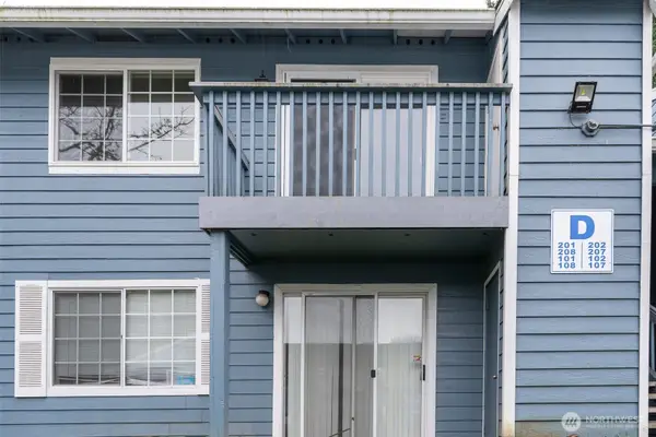 16817 Larch Way #D201, Lynnwood, WA 98037