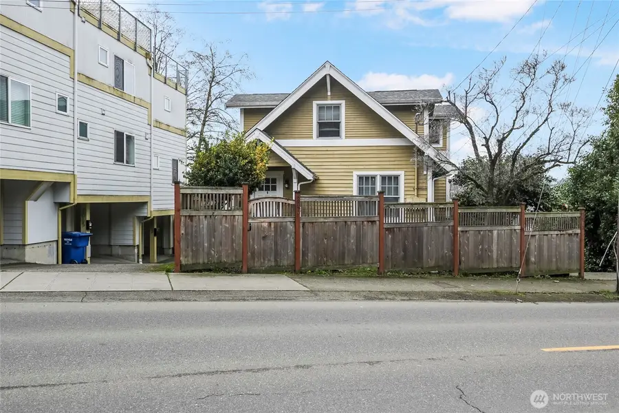 2071 Gilman Drive W, Seattle, WA 98119 - #2