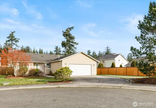 1020 NW 14th Way, Oak Harbor, WA 98277