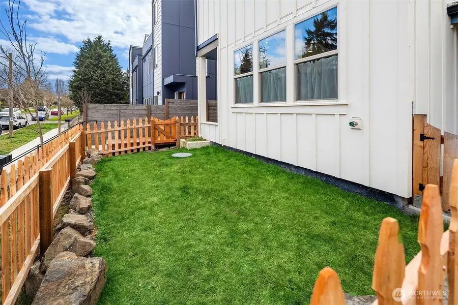 5037 25th Avenue Sw, Seattle, WA 98106 - #3