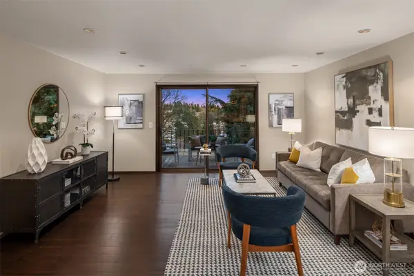 5220 21st Avenue Ne, Seattle, WA 98105