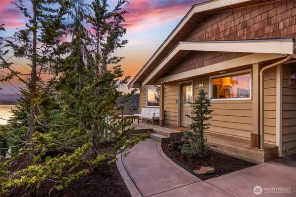 904 N 36th Street, Renton, WA 98056