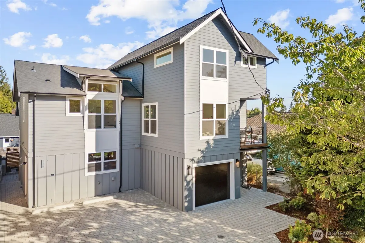 7350 22nd Avenue Nw, Seattle, WA 98117 - Image #1