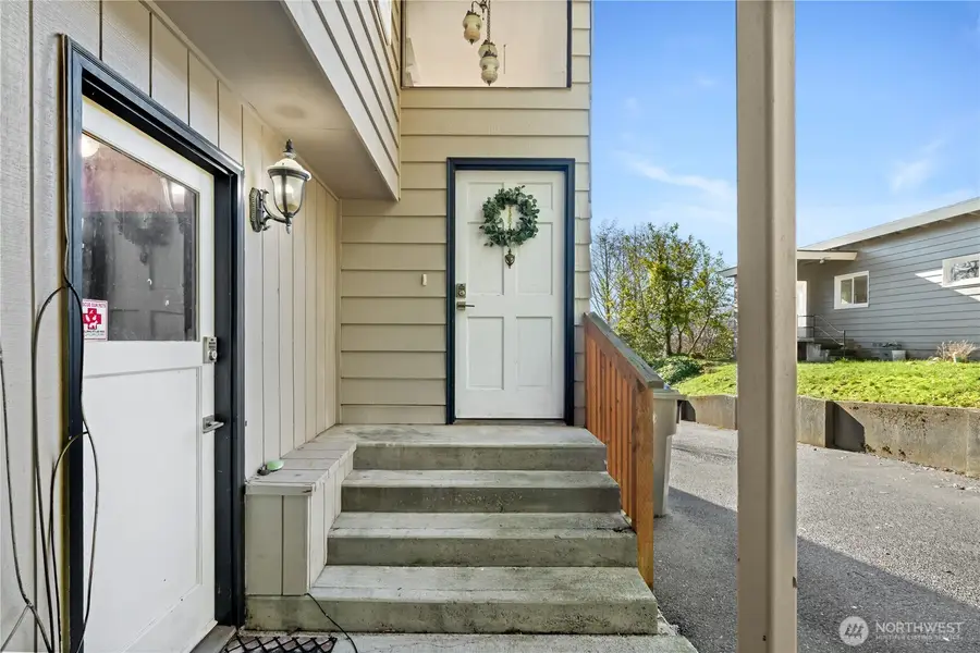 209 W Chenault Avenue, Hoquiam, WA 98550 - #3