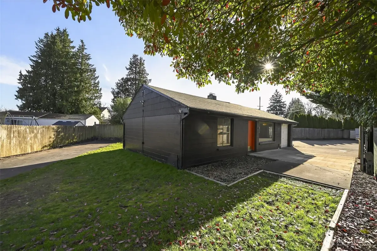 207 S 108th Place, Seattle, WA 98168 - #1