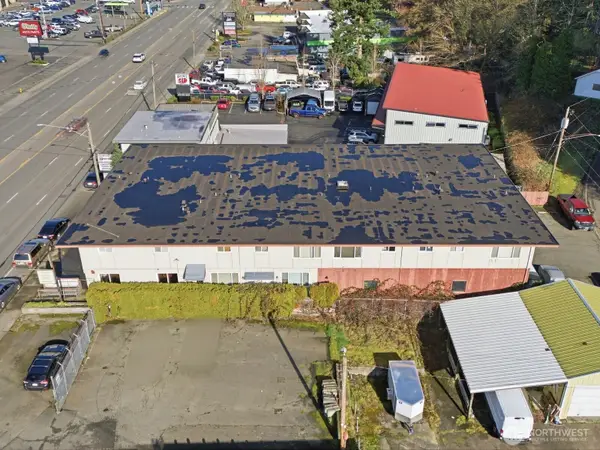 6325 Evergreen Way, Everett, WA 98203