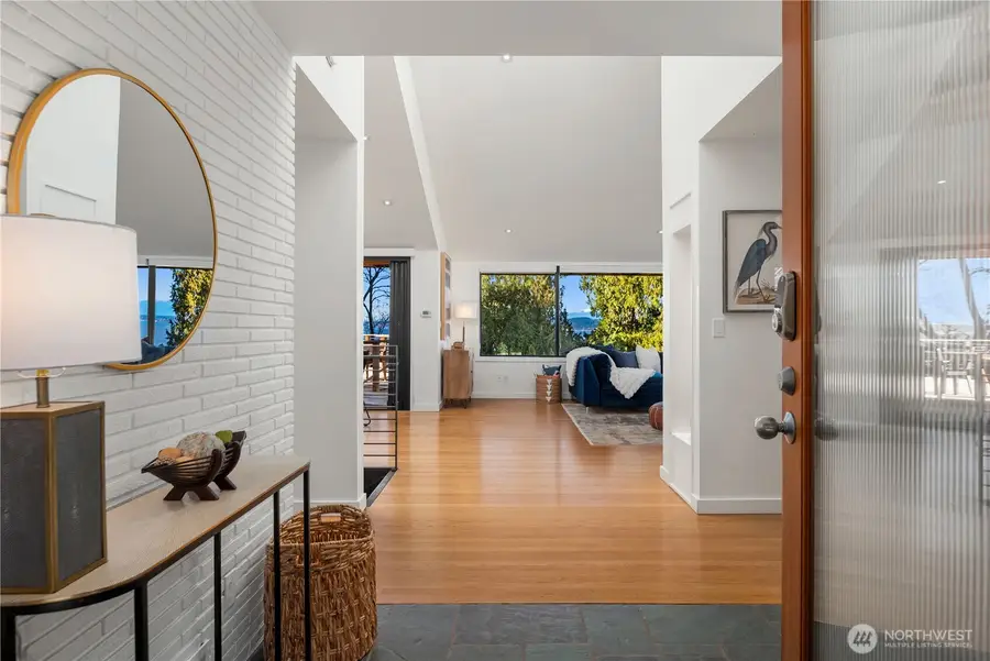 3350 58th Avenue Sw, Seattle, WA 98116 - #3