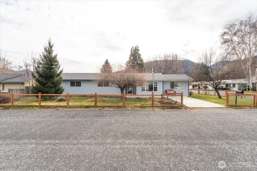 902 Ivy Avenue, Cashmere, WA 98815 - #2