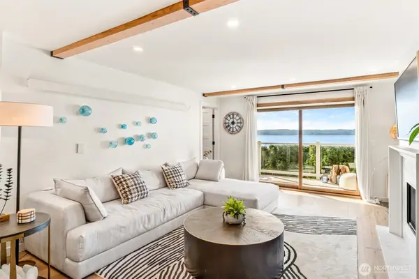 10203 47th Avenue Sw #D2, Seattle, WA 98146