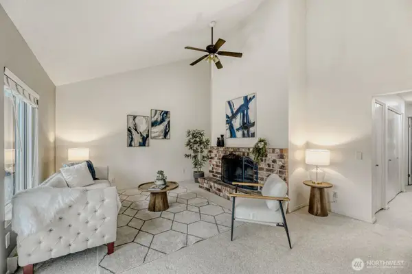 12904 126th Court Ne #J302, Kirkland, WA 98034