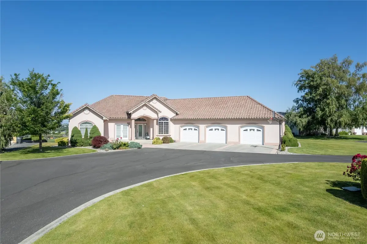 4560 Bluff Drive Ne, Moses Lake, WA 98837 - #1