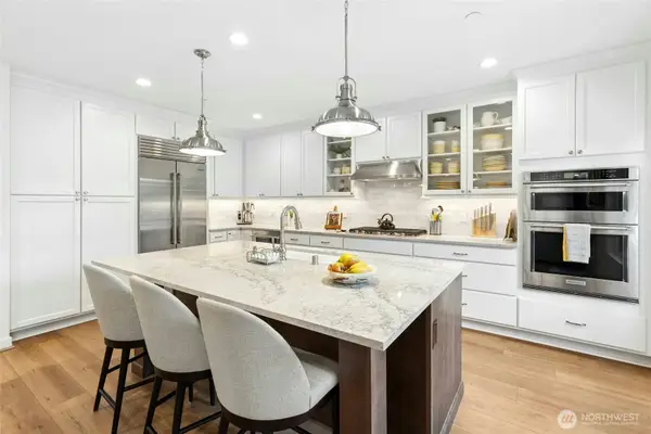 15538 NE 15th Place #400, Bellevue, WA 98007