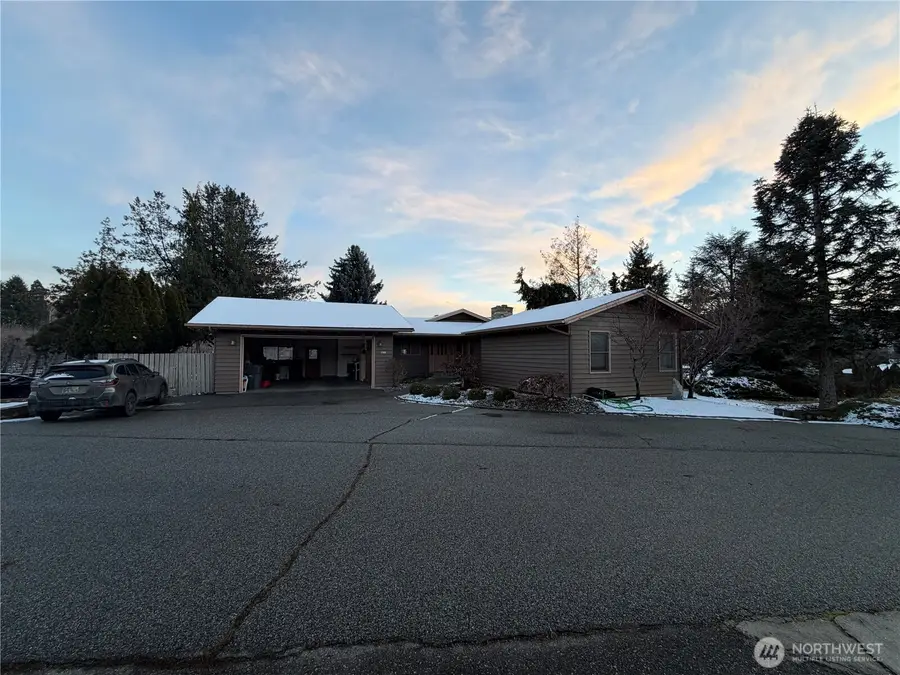 1501 N Grover Avenue, East Wenatchee, WA 98802 - #3