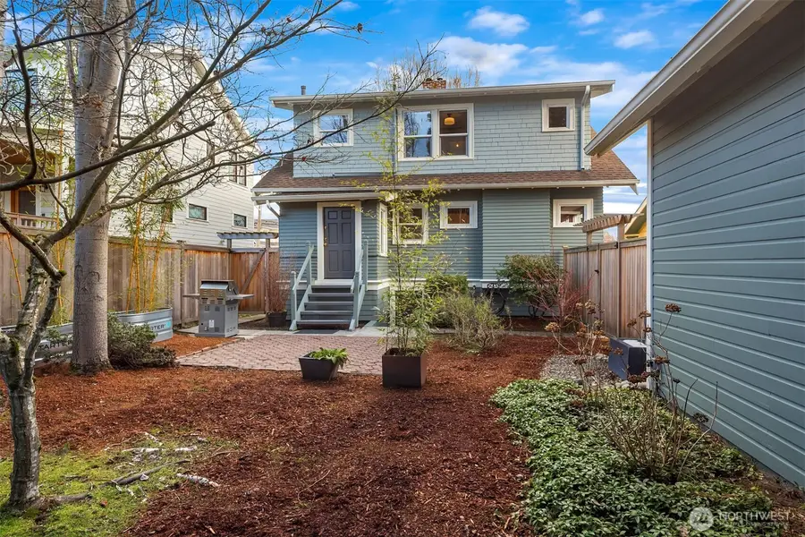 4323 Sunnyside Avenue N, Seattle, WA 98103 - #3