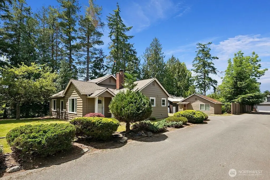 1564 Serpentine Place, Shoreline, WA 98155 - #1