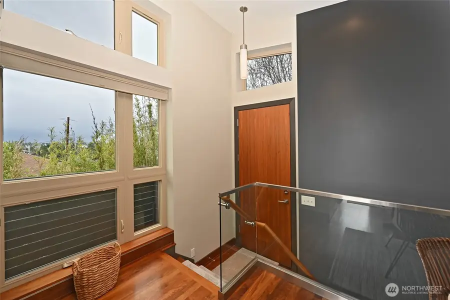 8218 2nd Avenue Ne #B, Seattle, WA 98115 - #2