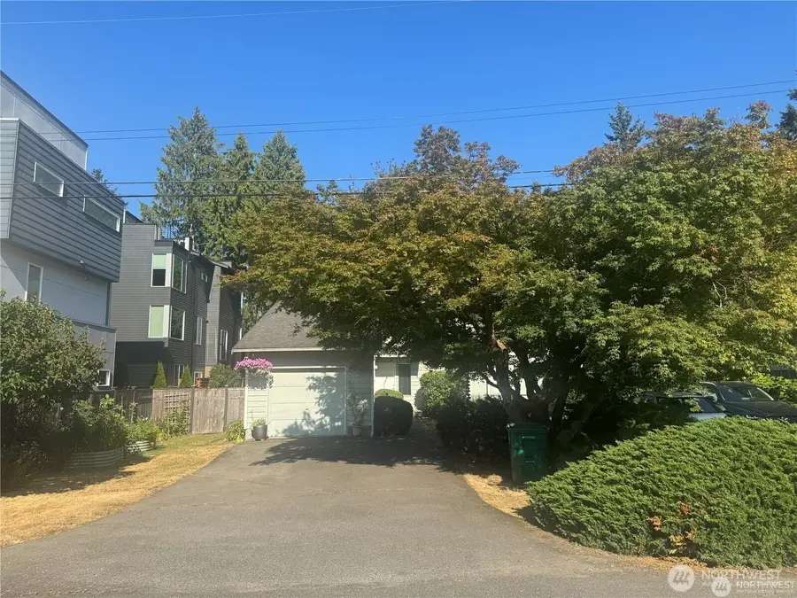 11752 Burke Avenue N, Seattle, WA 98133 - #2