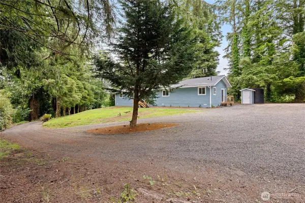 2693 State Rt 101, Ilwaco, WA 98624