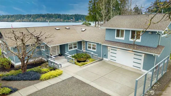 10475 Manitou Beach Drive Ne, Bainbridge Island, WA 98110
