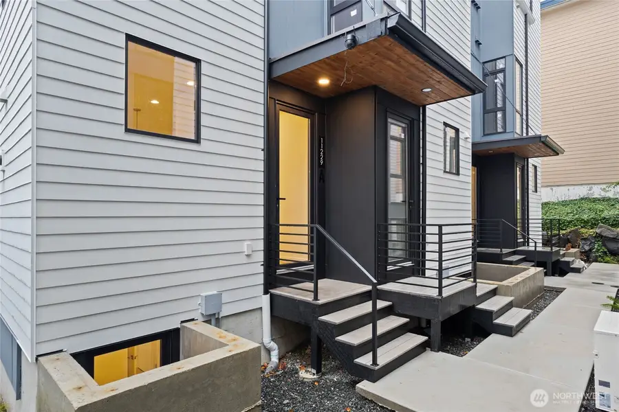 11229 Greenwood Avenue N #B, Seattle, WA 98133 - #2
