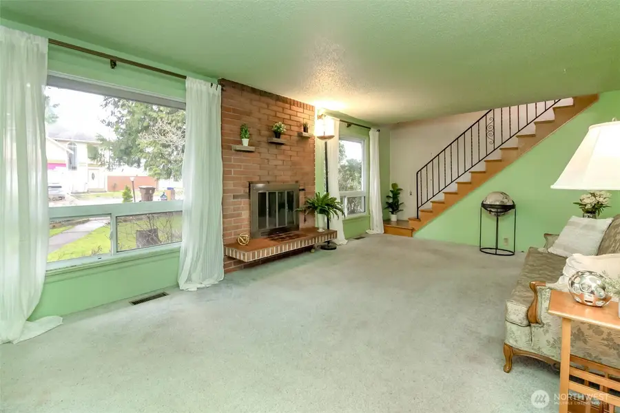 215 E 48th St, Tacoma, WA 98404 - #3